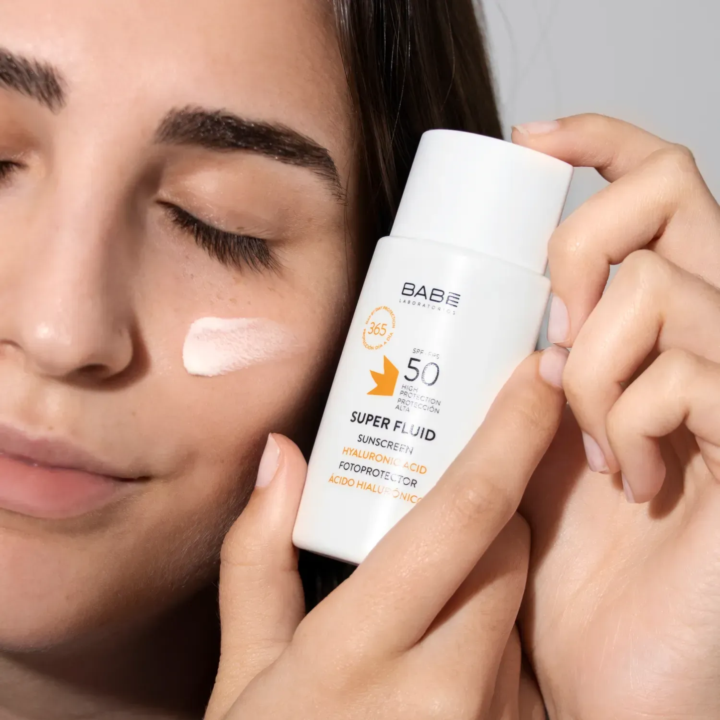 Сонцезахисний флюїд для всіх типів шкіри Babe Super Fluid SPF 50, 50 мл