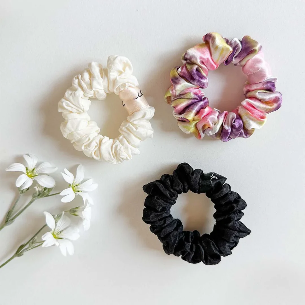 Резинка-браслет для волосся Loop Plus Be Strong Invisibobble