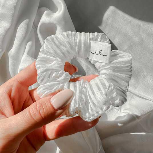Резинка-браслет для волосся INVISIBOBBLE SPRUNCHIE EXTRA HOLD Pure White
