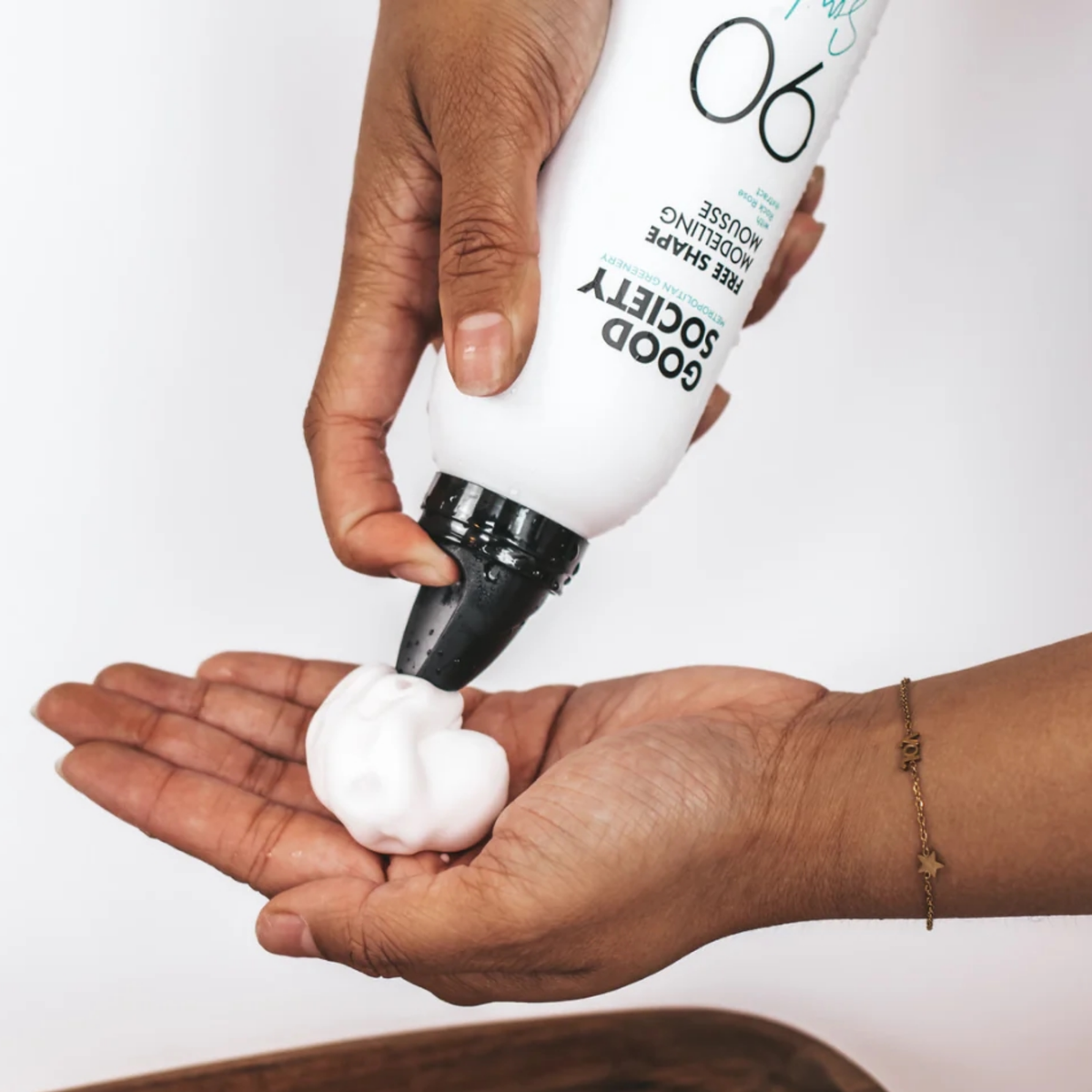 Мус для об'єму середньої фіксації Good Society 90 Free Shape Modelling Mousse Artego 250 мл