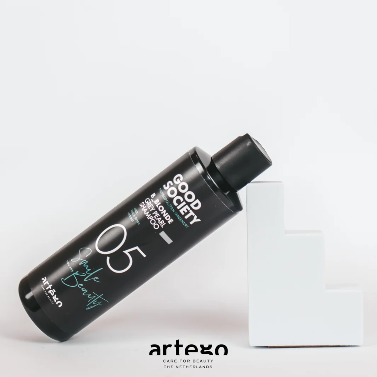 Шампунь відтіночний з попелясто-сірою пігментацією Good Society 05 B-Blonde Grey Pearl Shampoo Artego 250 мл