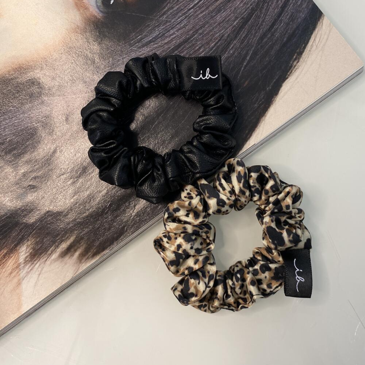 Резинка-браслет для волосся Sprunchie Slim Premium Leo is the New Black Invisibobble