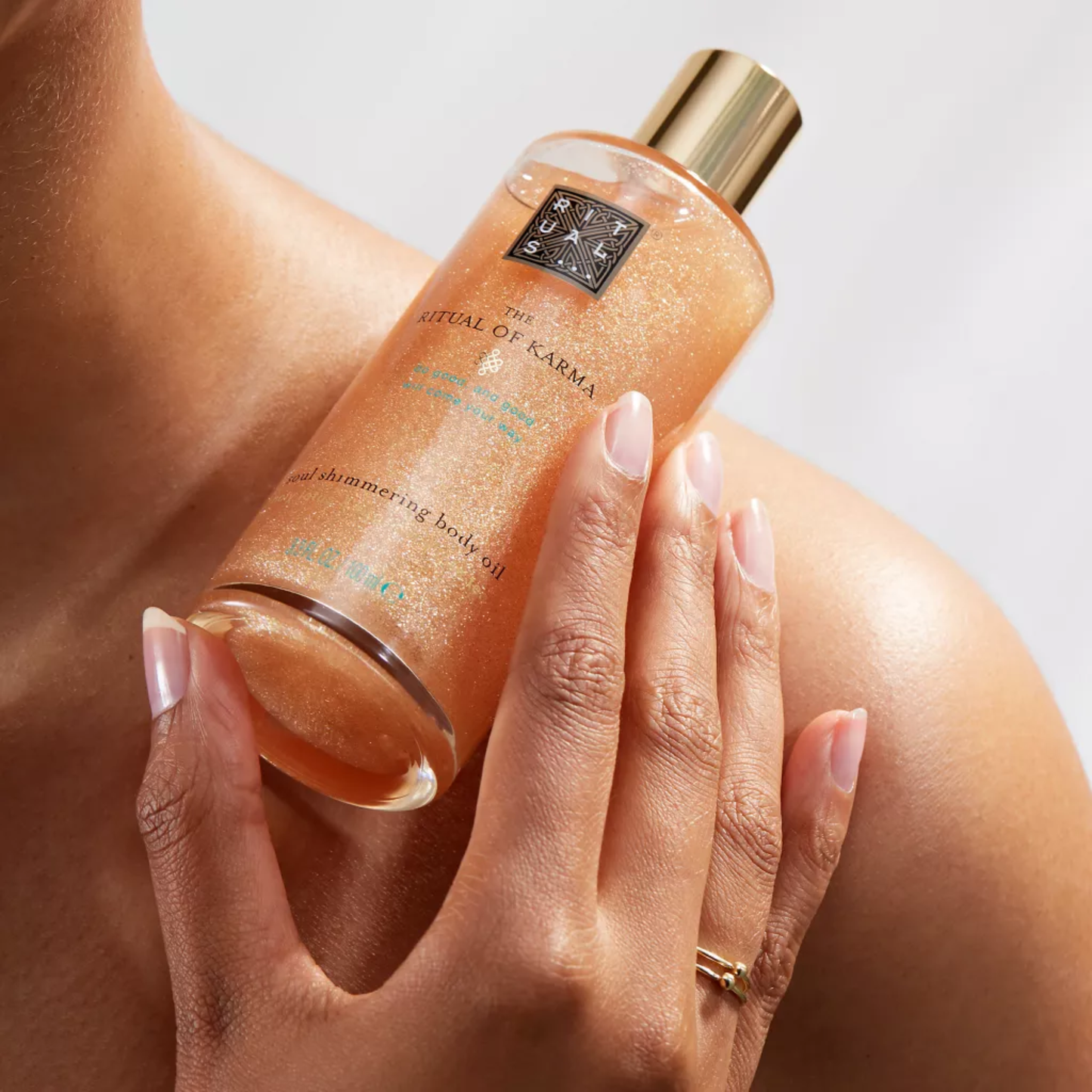 Шиммер олія для тіла з ефектом мерехтіння The Ritual of Karma Shimmering Body Oil Rituals 100 мл