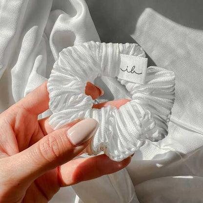 Резинка-браслет для волосся INVISIBOBBLE SPRUNCHIE EXTRA HOLD Pure White
