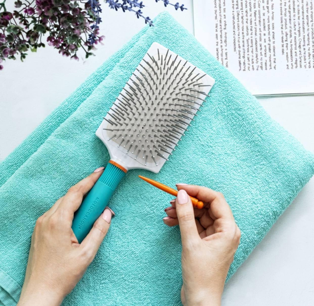 Щітка керамічна Ceramic Ionic Paddle Hair Brush XLpro Moroccanoil